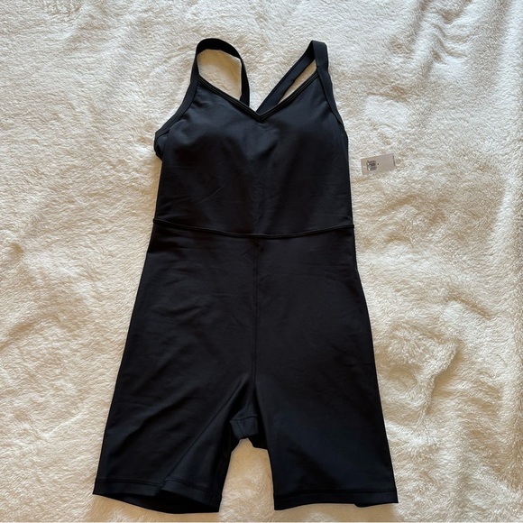 🌟3/$20🌟 NWT Old Navy PowerSoft Bodysuit -- 5-inch inseam. Women size M - Picture 1 of 4